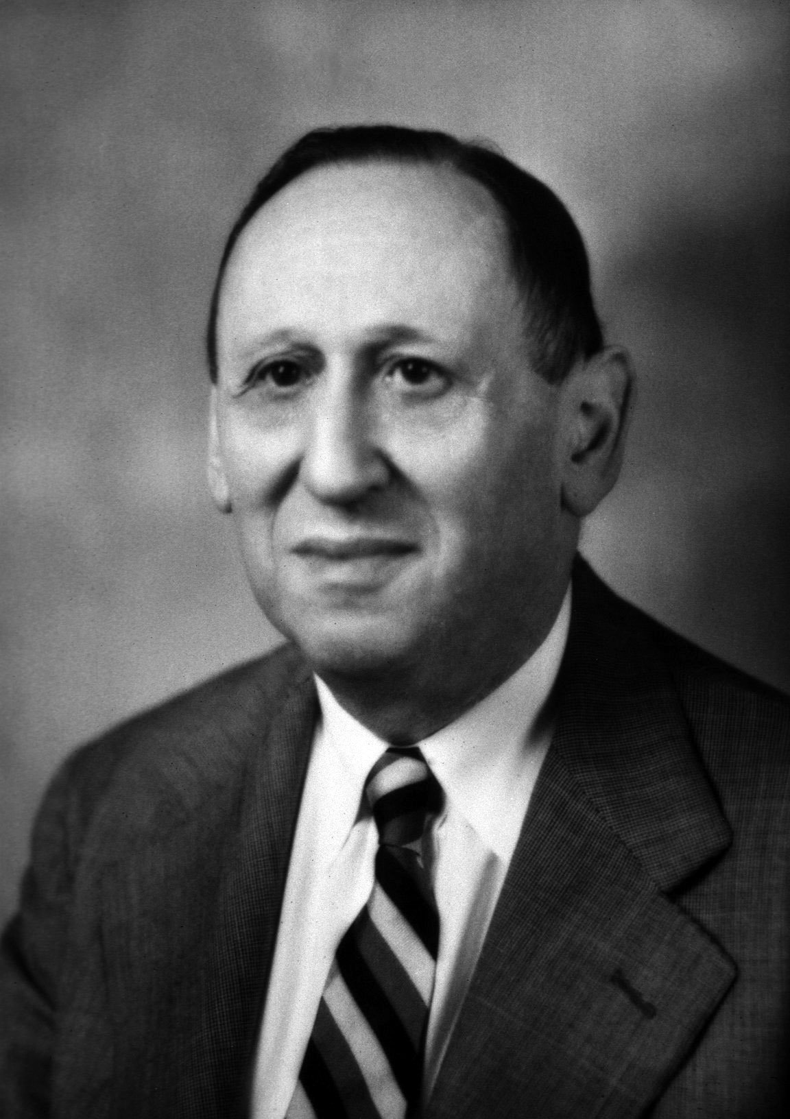 Black and white portrait of Leo Kanner